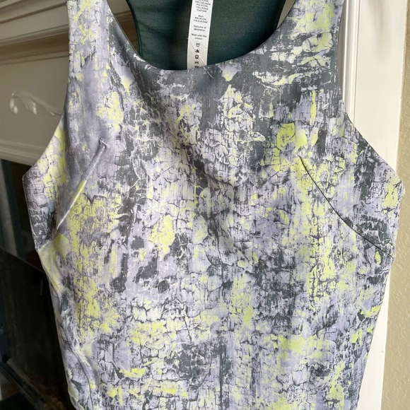 Lululemon sport bra size 8. - Picture 2 of 4